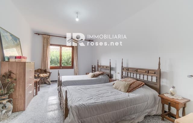 4 slaapkamer Villa te koop in Sant Llorenç de la Muga met garage - € 385.000 (Ref: 9379533)