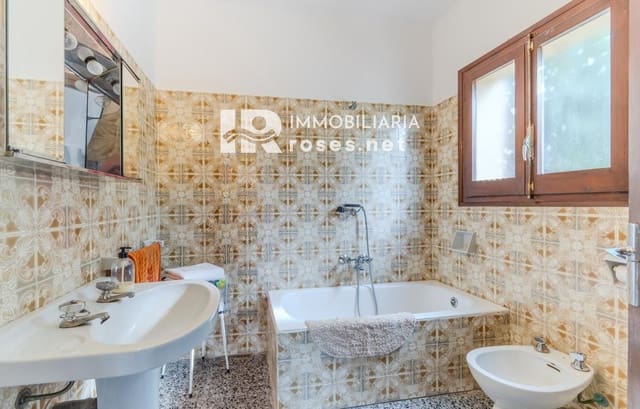 4 slaapkamer Villa te koop in Sant Llorenç de la Muga met garage - € 385.000 (Ref: 9379533)