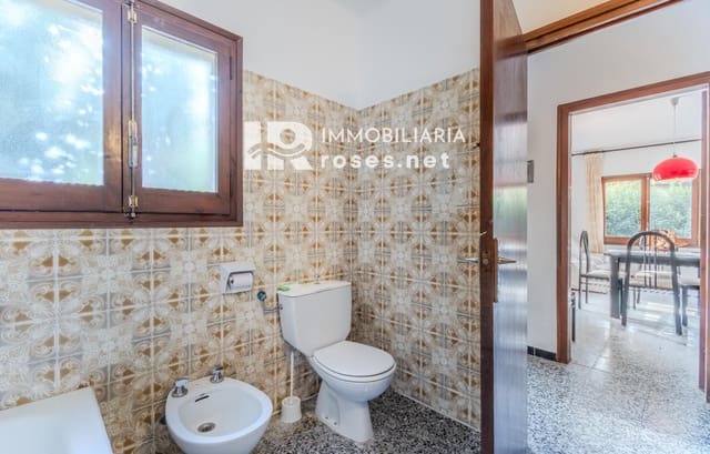 4 slaapkamer Villa te koop in Sant Llorenç de la Muga met garage - € 385.000 (Ref: 9379533)