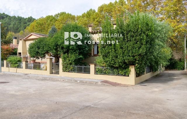4 slaapkamer Villa te koop in Sant Llorenç de la Muga met garage - € 385.000 (Ref: 9379533)