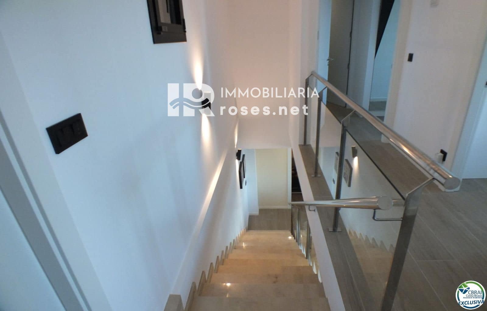 3 slaapkamer Villa te koop in Roses met zwembad garage - € 1.700.000 (Ref: 9420077)