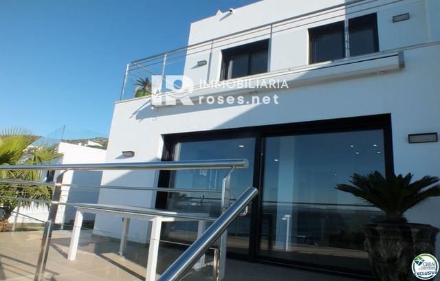 3 bedroom Villa for sale in Roses with pool garage - € 1,700,000 (Ref: 9420077)