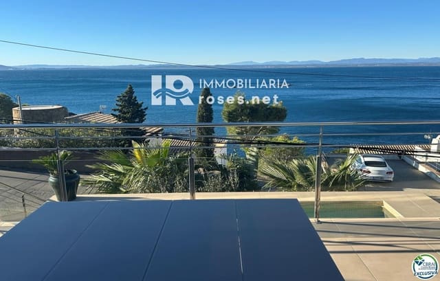 3 bedroom Villa for sale in Roses with pool garage - € 1,700,000 (Ref: 9420077)