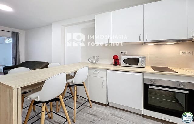 2 slaapkamer Flat te koop in Santa Margarida, Roses met zwembad - € 165.000 (Ref: 9449320)