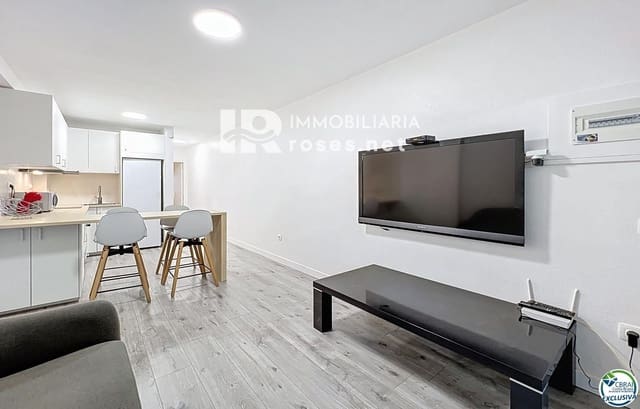 2 slaapkamer Flat te koop in Santa Margarida, Roses met zwembad - € 165.000 (Ref: 9449320)