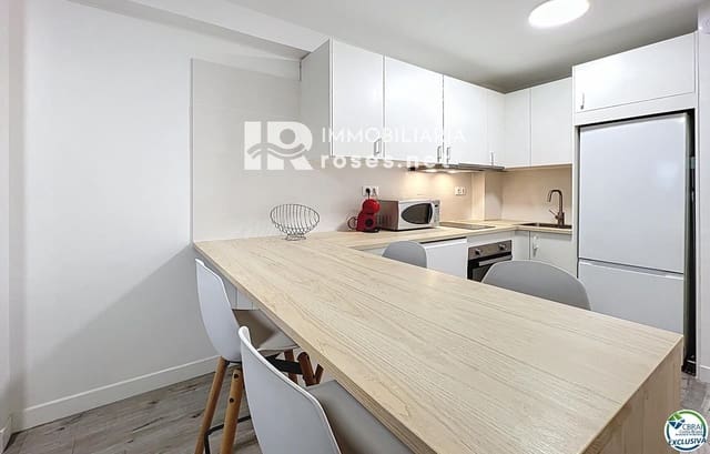 2 slaapkamer Flat te koop in Santa Margarida, Roses met zwembad - € 165.000 (Ref: 9449320)