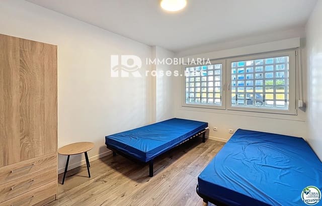 2 slaapkamer Flat te koop in Santa Margarida, Roses met zwembad - € 165.000 (Ref: 9449320)