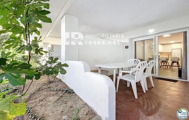 2 slaapkamer Flat te koop in Santa Margarida, Roses met zwembad - € 165.000 (Ref: 9449320)