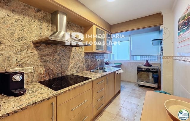 2 soveværelse Lejlighed til salg i Roses - € 185.000 (Ref: 9449321)