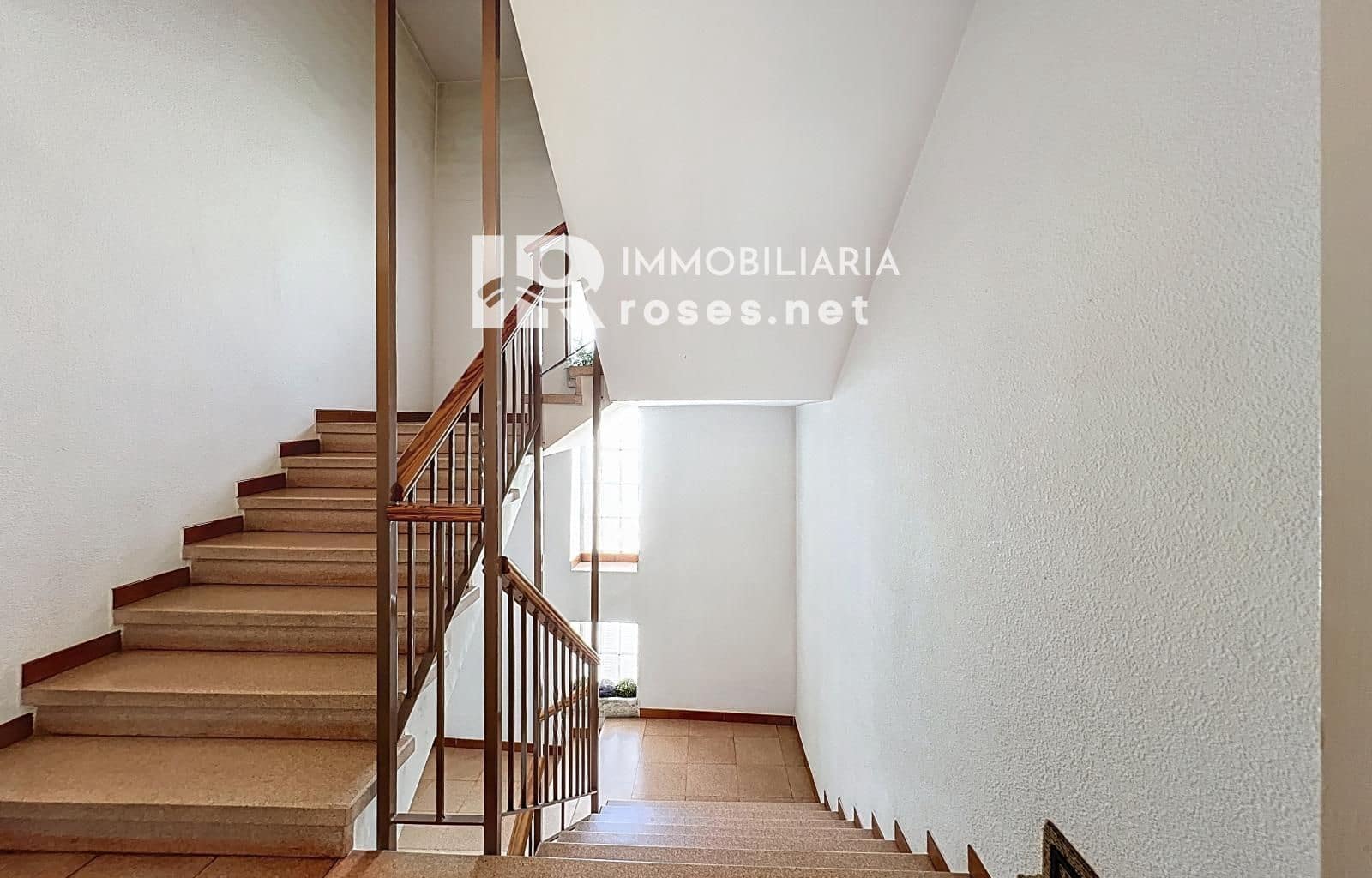 3 slaapkamer Flat te koop in Roses - € 185.000 (Ref: 9449322)