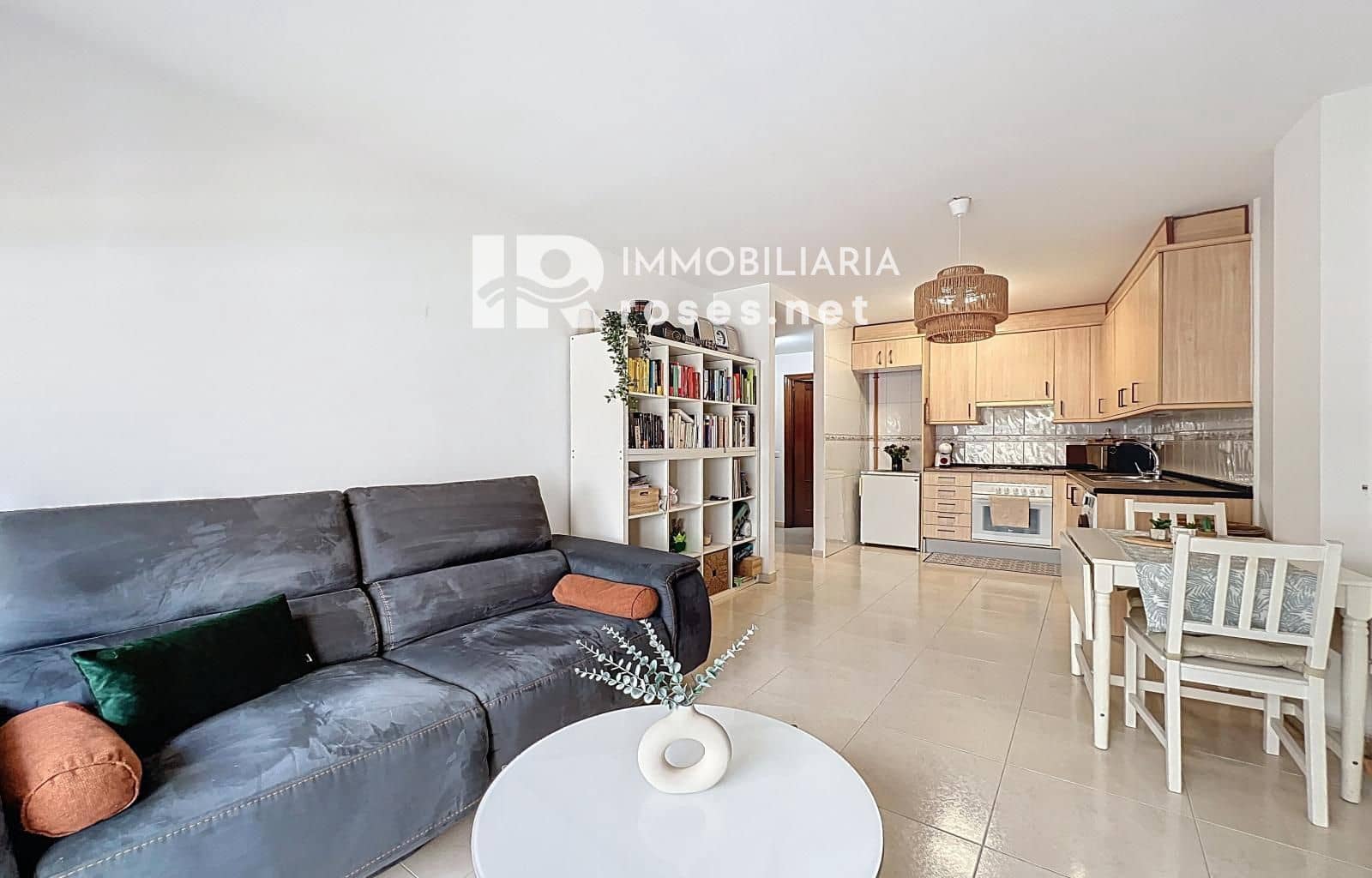 2 slaapkamer Flat te koop in Roses - € 185.000 (Ref: 9449323)