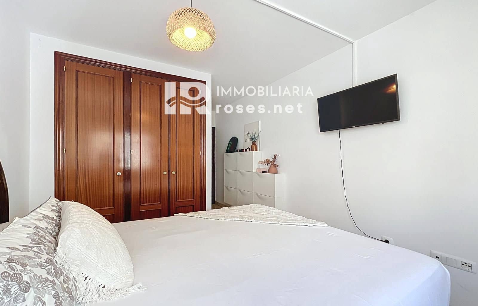 2 slaapkamer Flat te koop in Roses - € 185.000 (Ref: 9449323)
