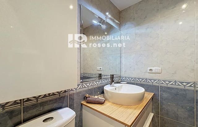 2 slaapkamer Flat te koop in Roses - € 185.000 (Ref: 9449323)