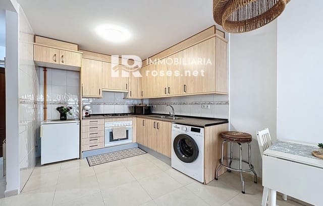 2 slaapkamer Flat te koop in Roses - € 185.000 (Ref: 9449323)