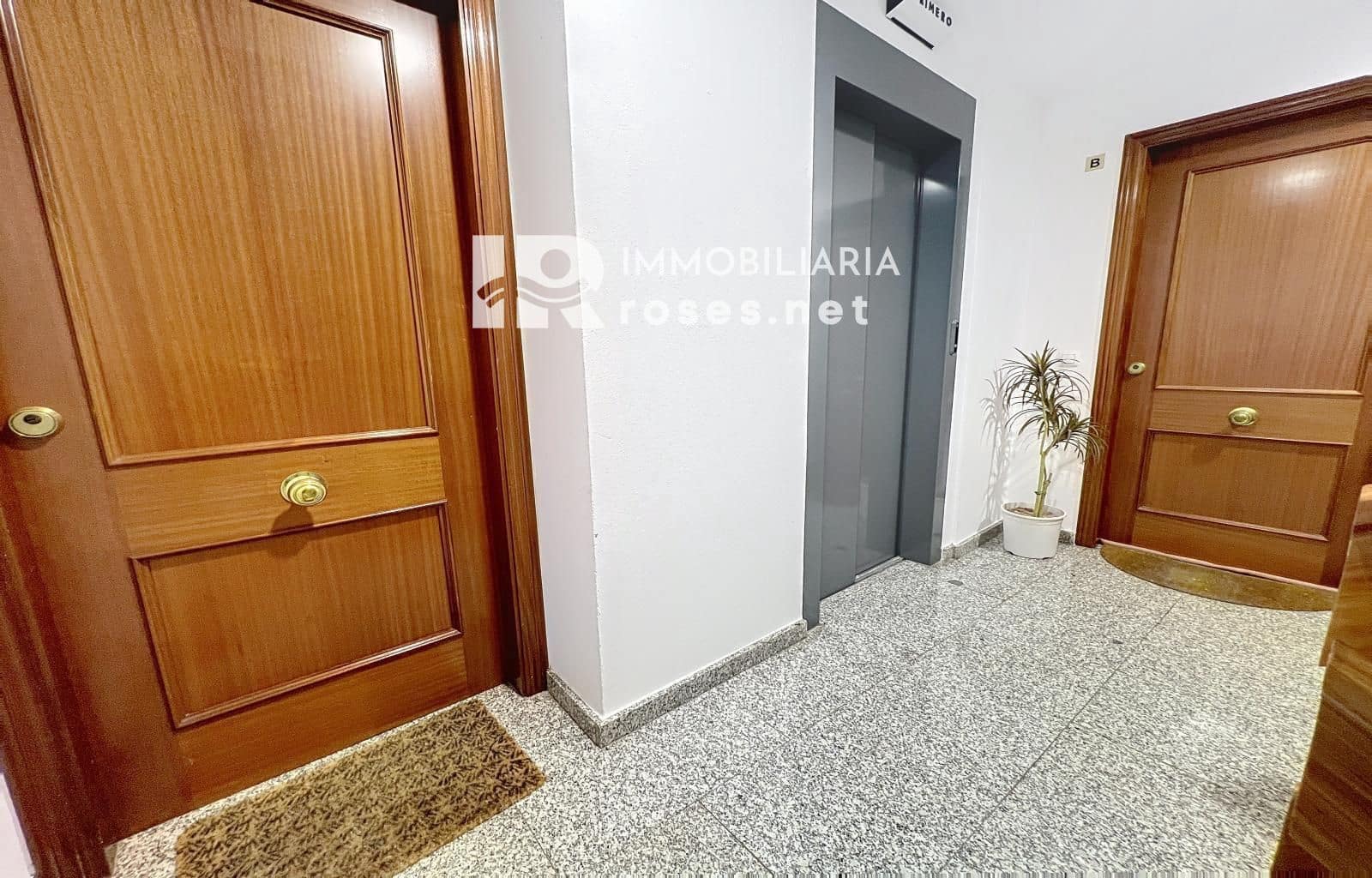 2 slaapkamer Flat te koop in Roses - € 185.000 (Ref: 9449323)