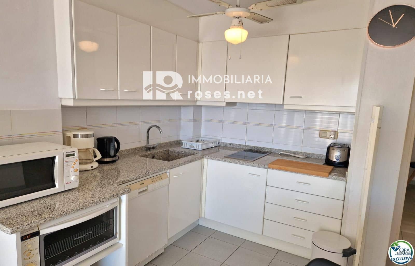 2 slaapkamer Flat te koop in Roses - € 225.000 (Ref: 9449325)