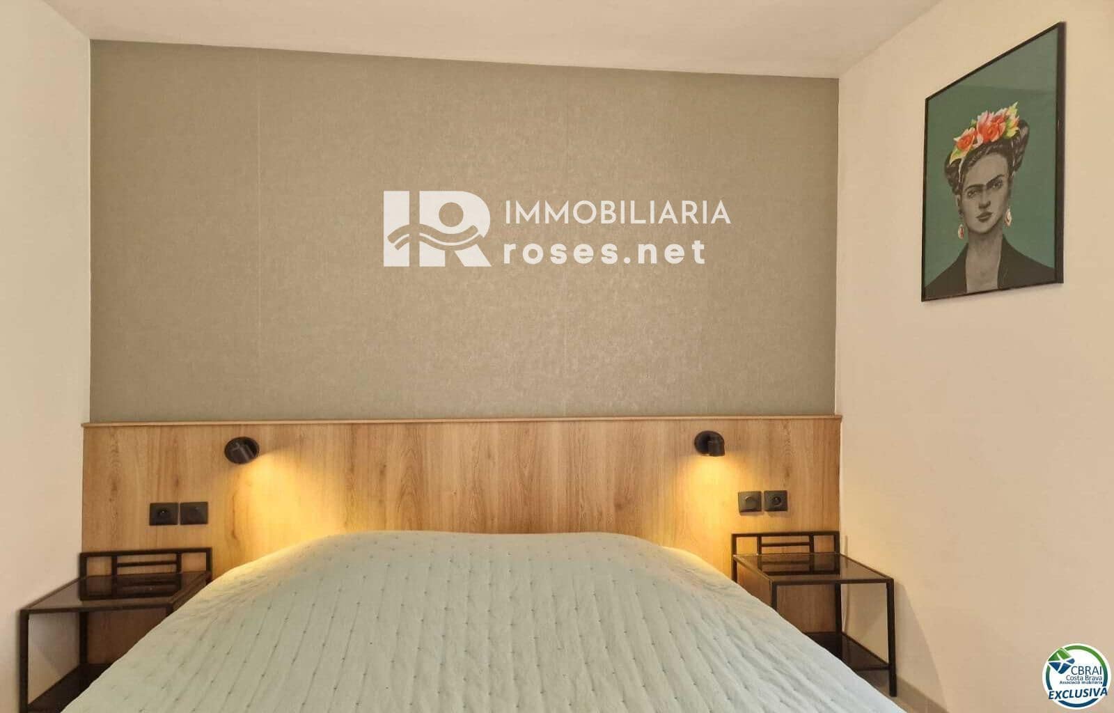 2 slaapkamer Flat te koop in Roses - € 225.000 (Ref: 9449325)