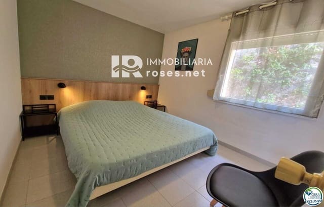 2 slaapkamer Flat te koop in Roses - € 225.000 (Ref: 9449325)