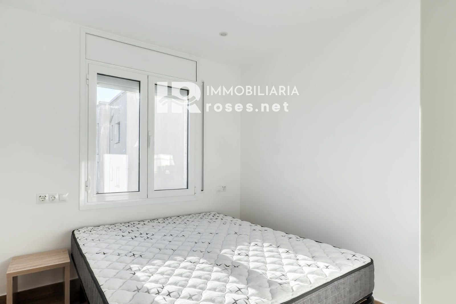 3 slaapkamer Flat te koop in Roses met zwembad - € 215.000 (Ref: 9449326)