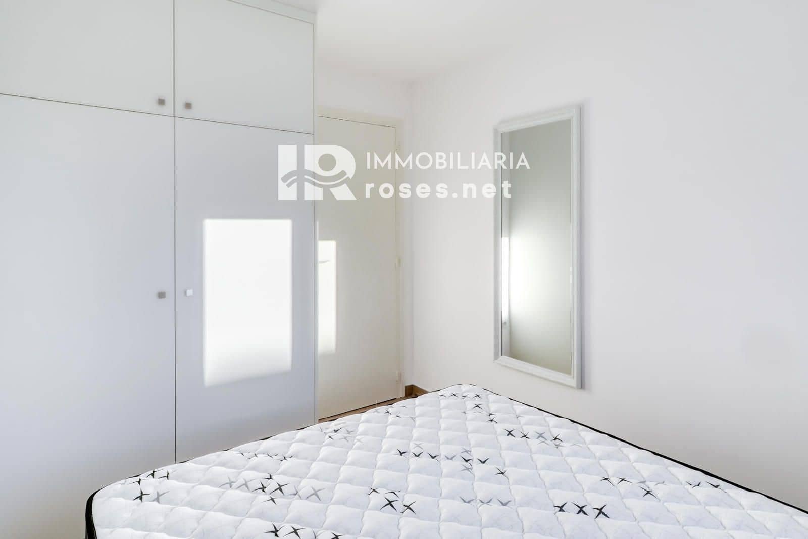 3 slaapkamer Flat te koop in Roses met zwembad - € 215.000 (Ref: 9449326)