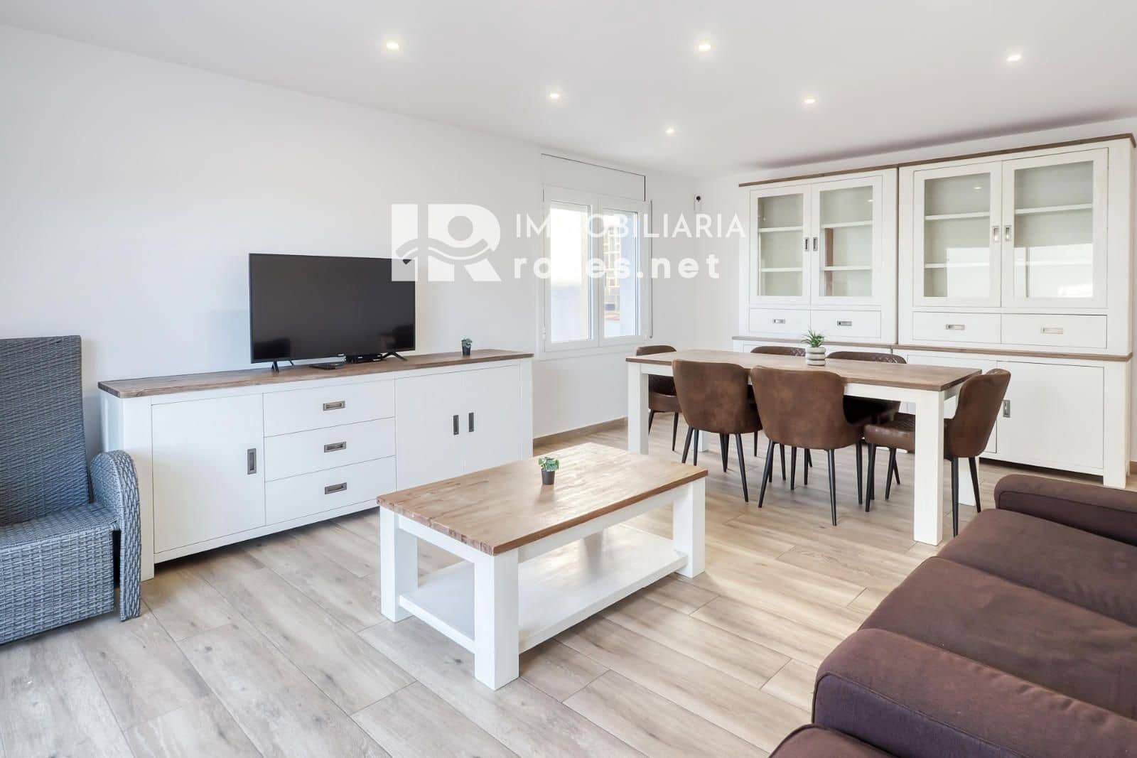 3 slaapkamer Flat te koop in Roses met zwembad - € 215.000 (Ref: 9449326)