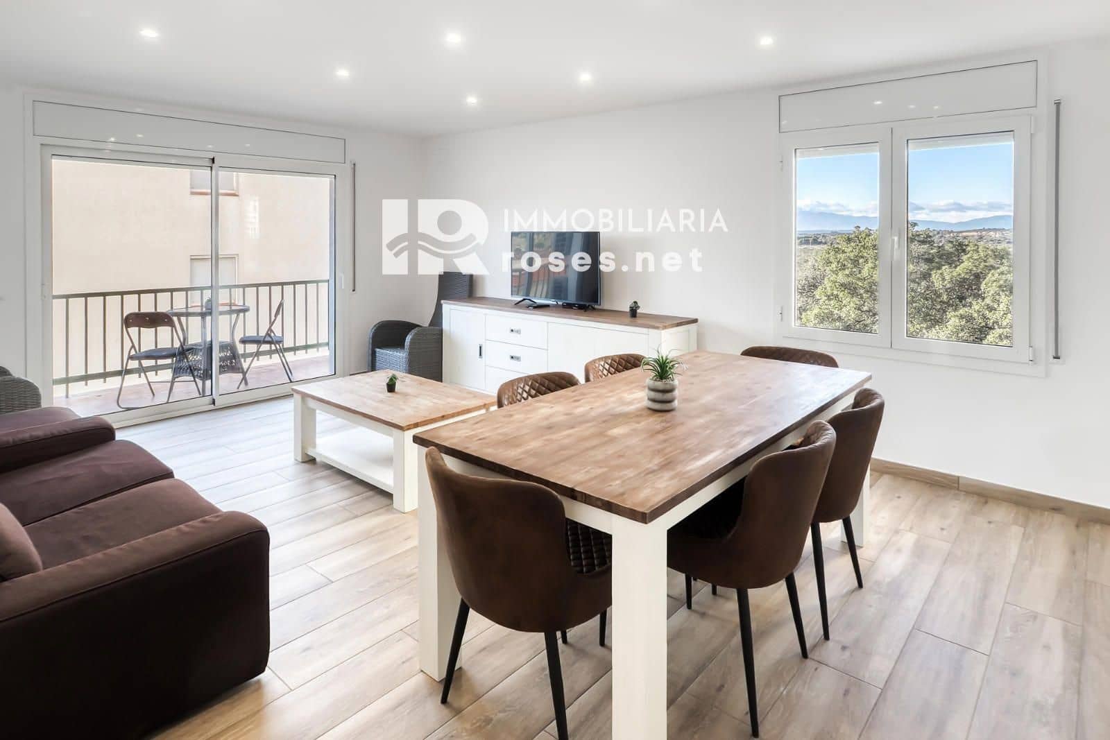 3 slaapkamer Flat te koop in Roses met zwembad - € 215.000 (Ref: 9449326)