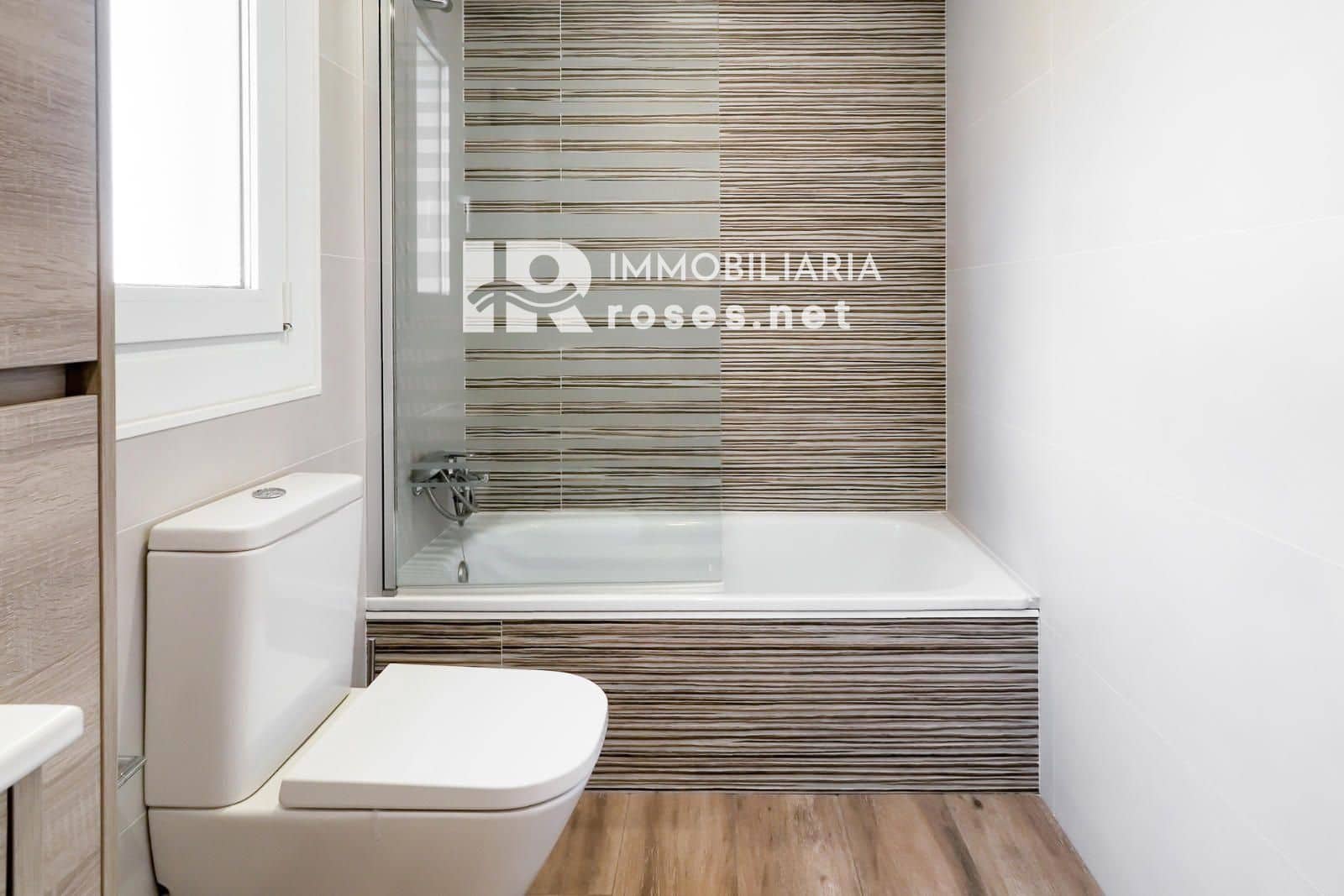 3 slaapkamer Flat te koop in Roses met zwembad - € 215.000 (Ref: 9449326)