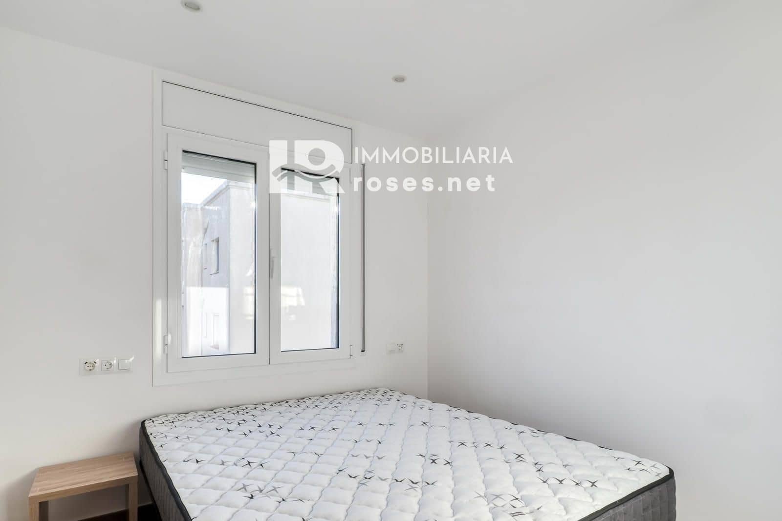 3 slaapkamer Flat te koop in Roses met zwembad - € 215.000 (Ref: 9449326)