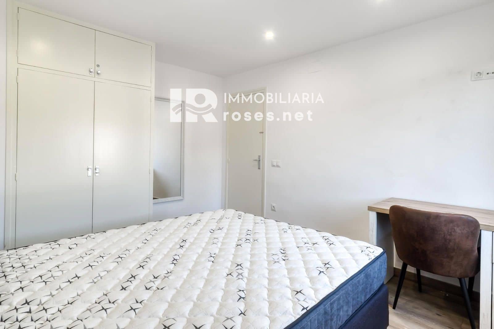 3 slaapkamer Flat te koop in Roses met zwembad - € 215.000 (Ref: 9449326)