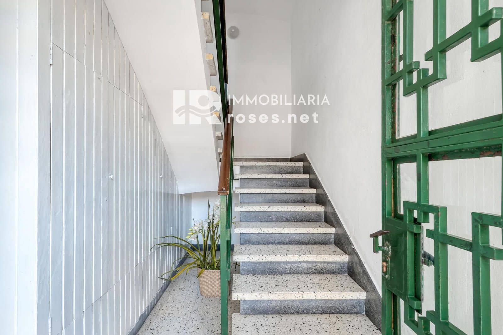 3 slaapkamer Flat te koop in Roses met zwembad - € 215.000 (Ref: 9449326)