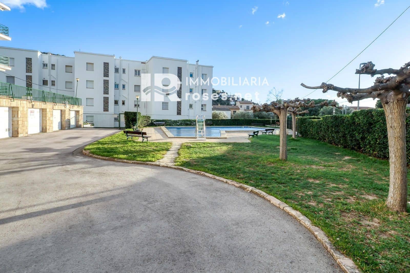 3 slaapkamer Flat te koop in Roses met zwembad - € 215.000 (Ref: 9449326)