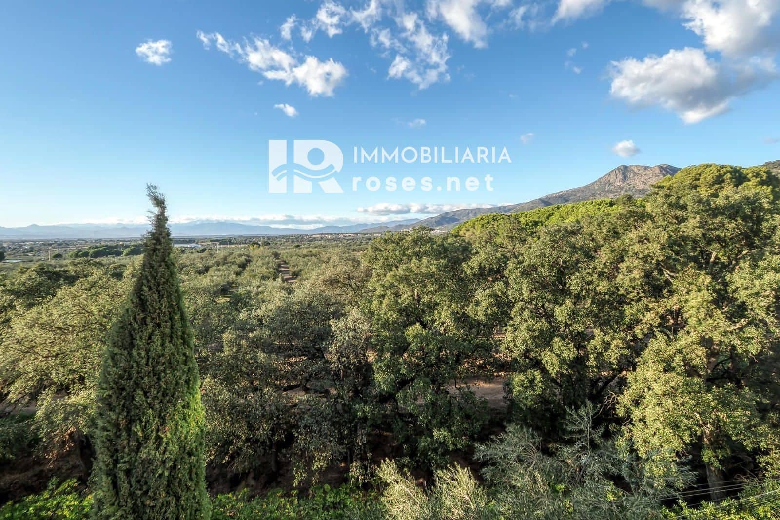 3 slaapkamer Flat te koop in Roses met zwembad - € 215.000 (Ref: 9449326)