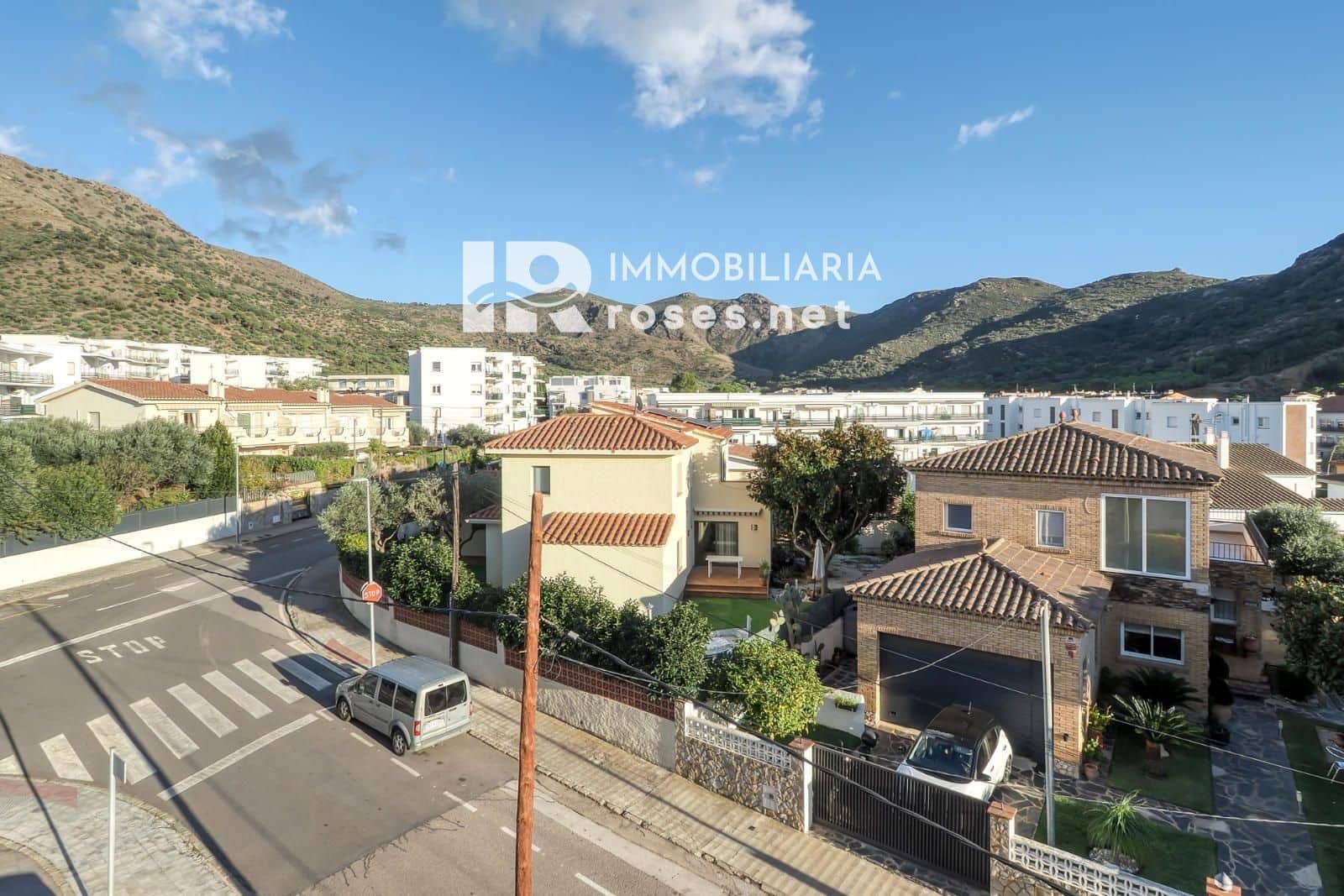 3 slaapkamer Flat te koop in Roses met zwembad - € 215.000 (Ref: 9449326)