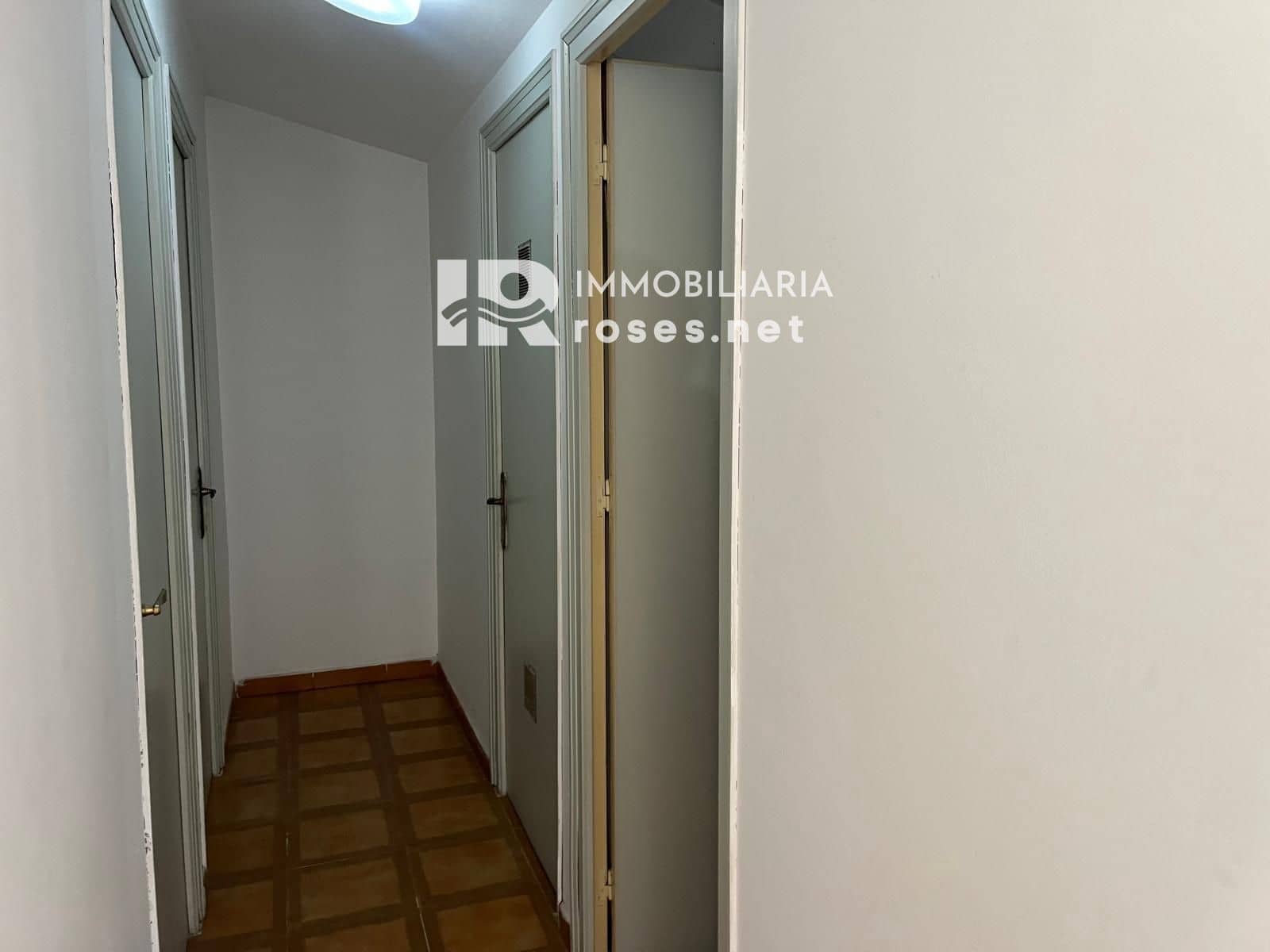 Piso de 4 habitaciones en Roses en venta - 199.500 € (Ref: 9449327)