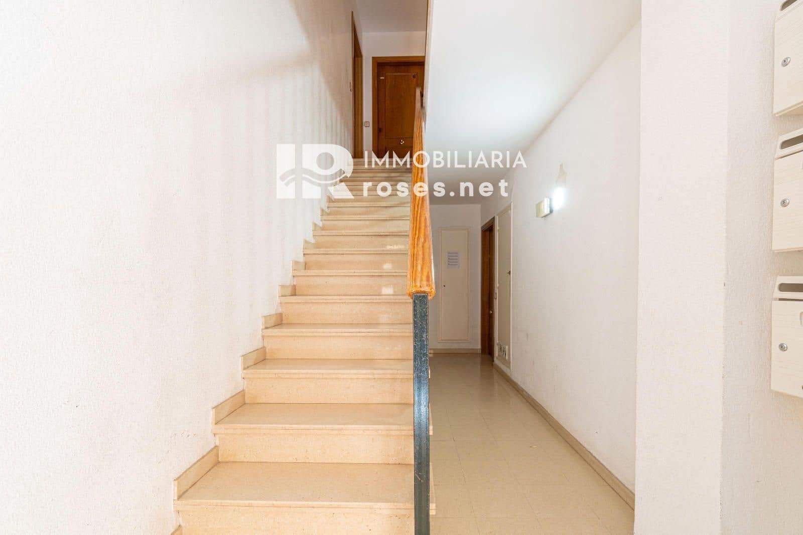 2 bedroom Flat for sale in Empuriabrava with pool - € 195,000 (Ref: 9449332)