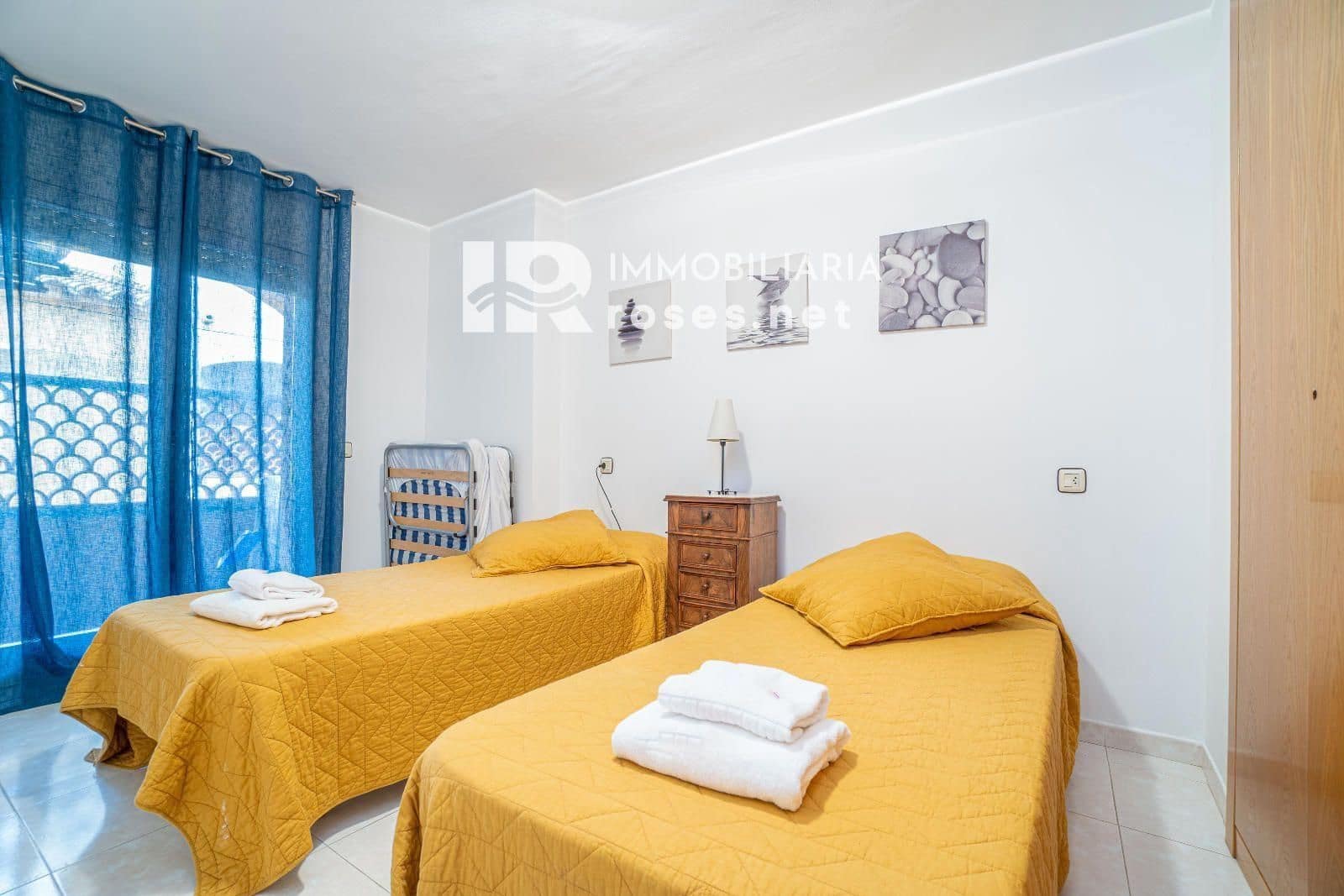 2 bedroom Flat for sale in Empuriabrava with pool - € 195,000 (Ref: 9449332)