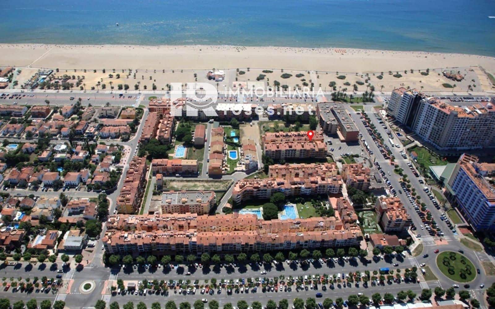 2 bedroom Flat for sale in Empuriabrava with pool - € 195,000 (Ref: 9449332)