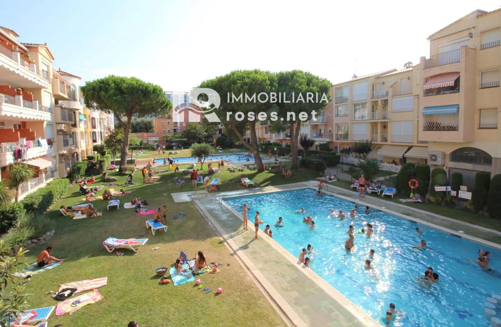 2 bedroom Flat for sale in Empuriabrava with pool - € 195,000 (Ref: 9449332)