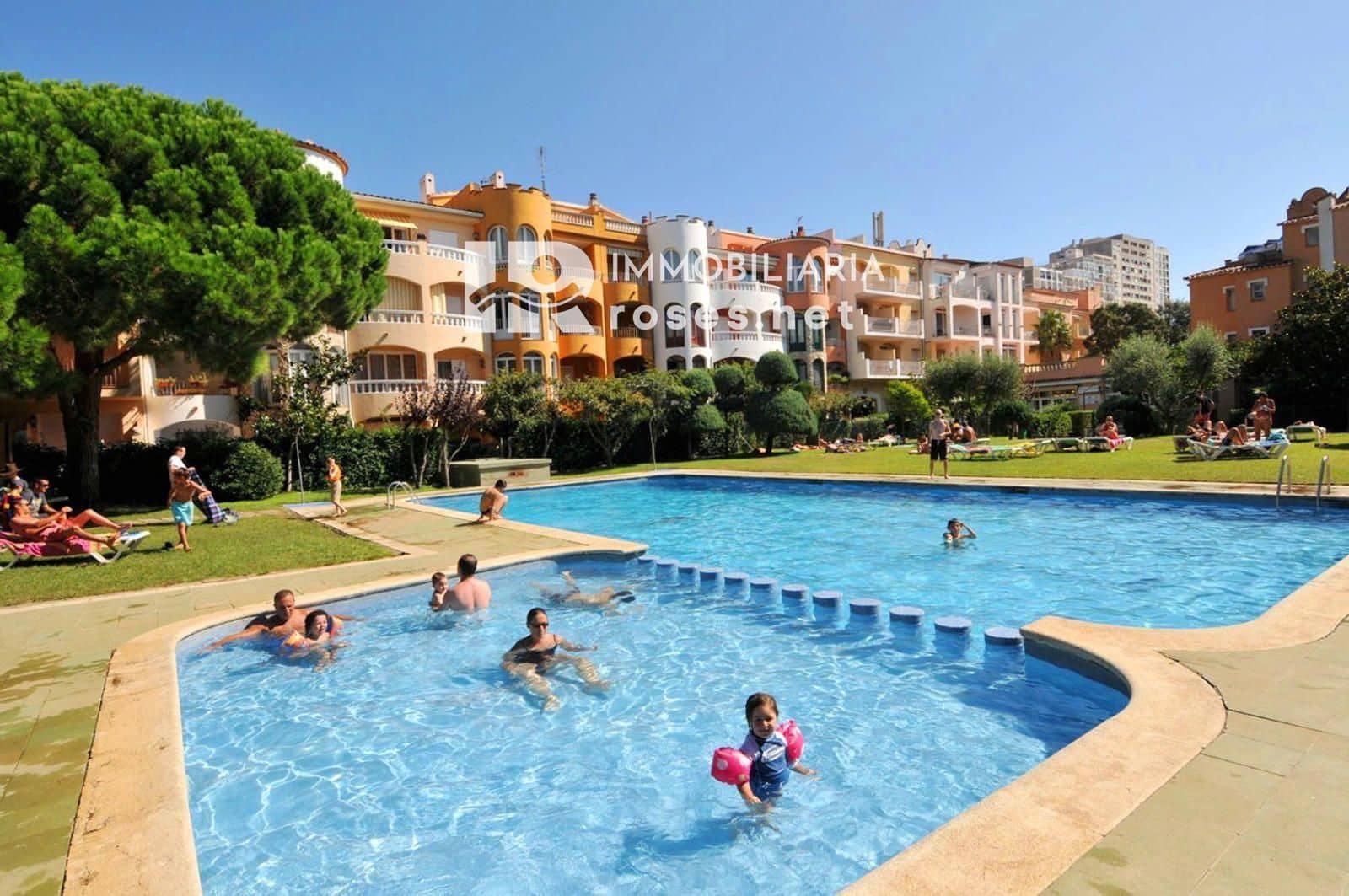 2 bedroom Flat for sale in Empuriabrava with pool - € 195,000 (Ref: 9449332)