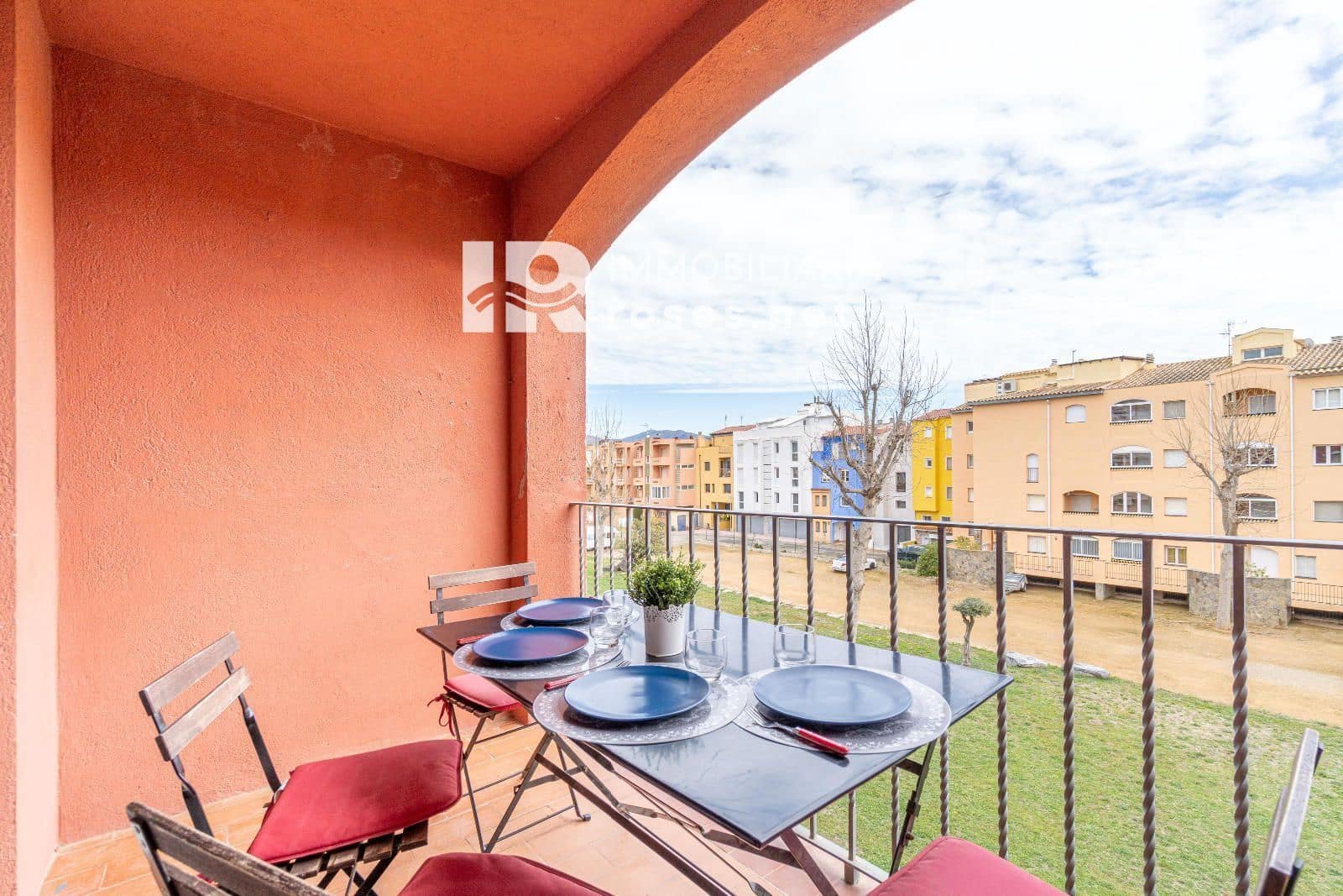 2 bedroom Flat for sale in Empuriabrava with pool - € 195,000 (Ref: 9449332)