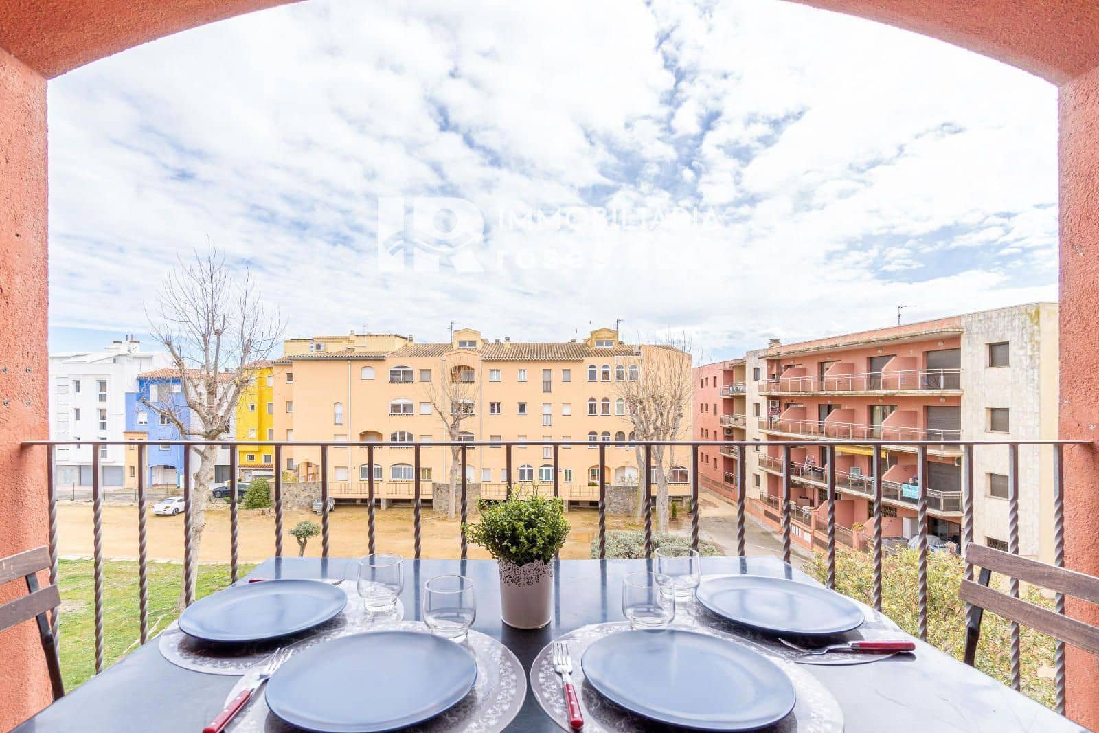 2 bedroom Flat for sale in Empuriabrava with pool - € 195,000 (Ref: 9449332)