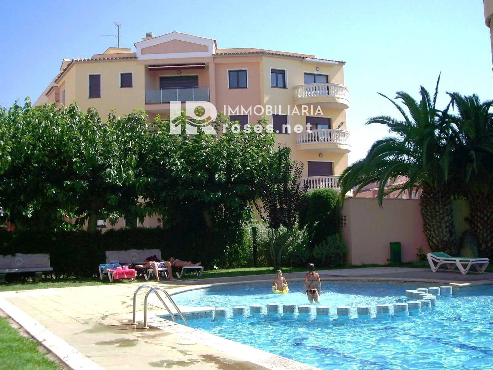 2 bedroom Flat for sale in Empuriabrava with pool - € 195,000 (Ref: 9449332)
