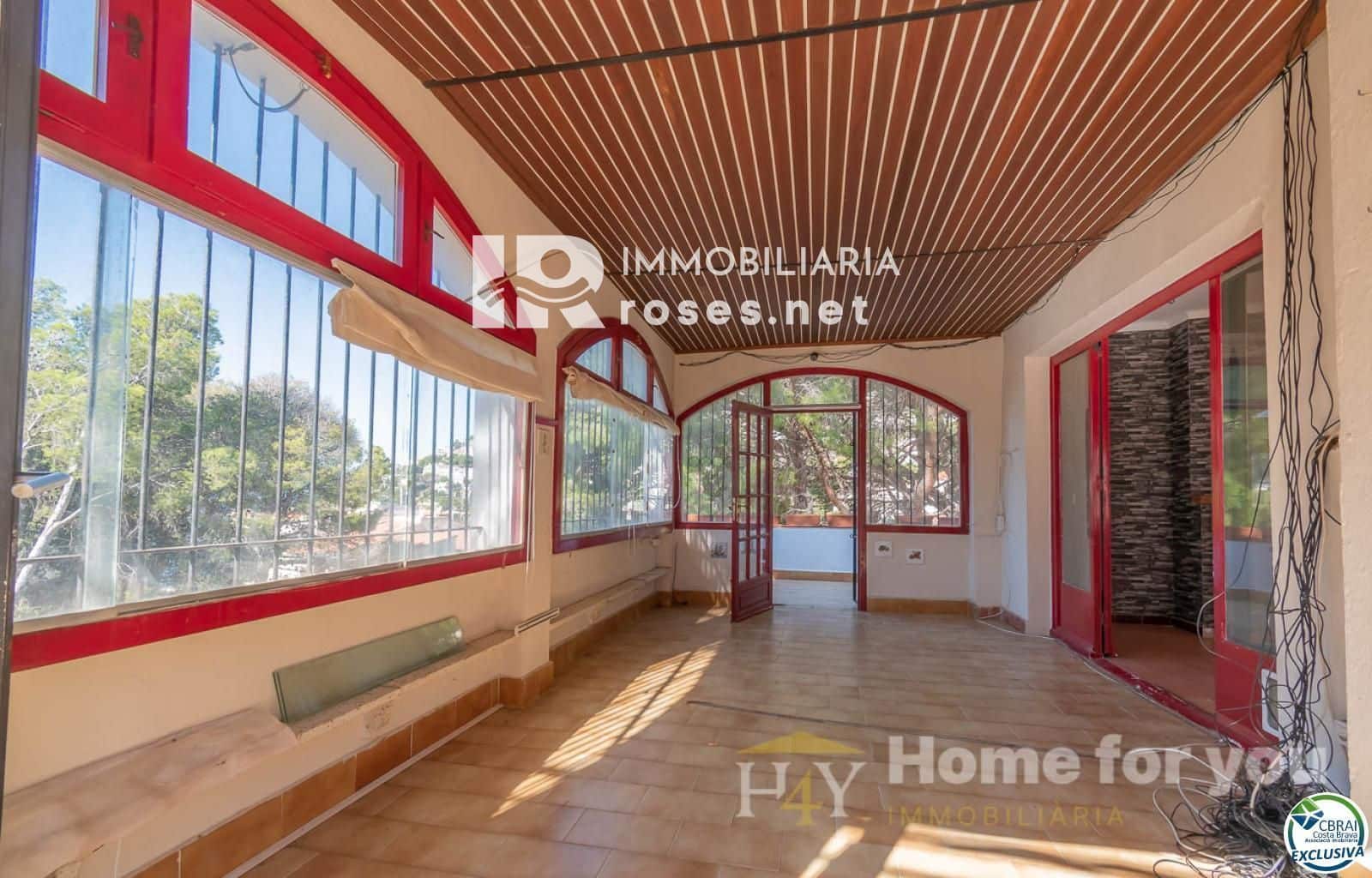 Chalet de 4 habitaciones en Roses en venta con garaje - 645.000 € (Ref: 9449335)