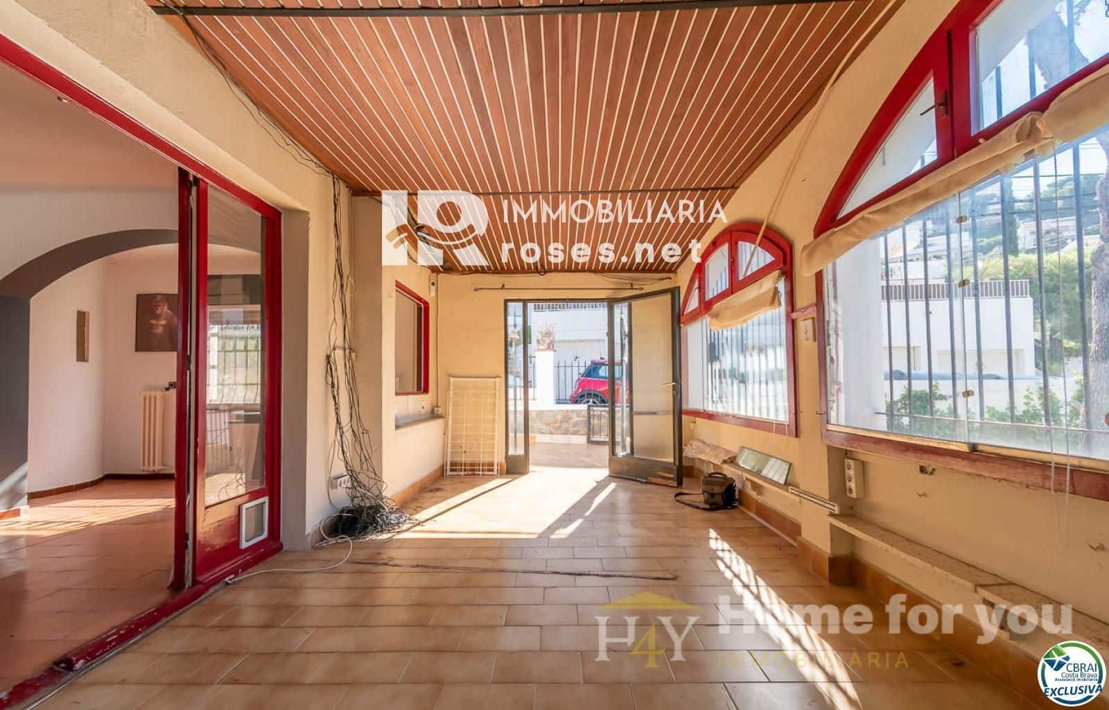 Chalet de 4 habitaciones en Roses en venta con garaje - 645.000 € (Ref: 9449335)