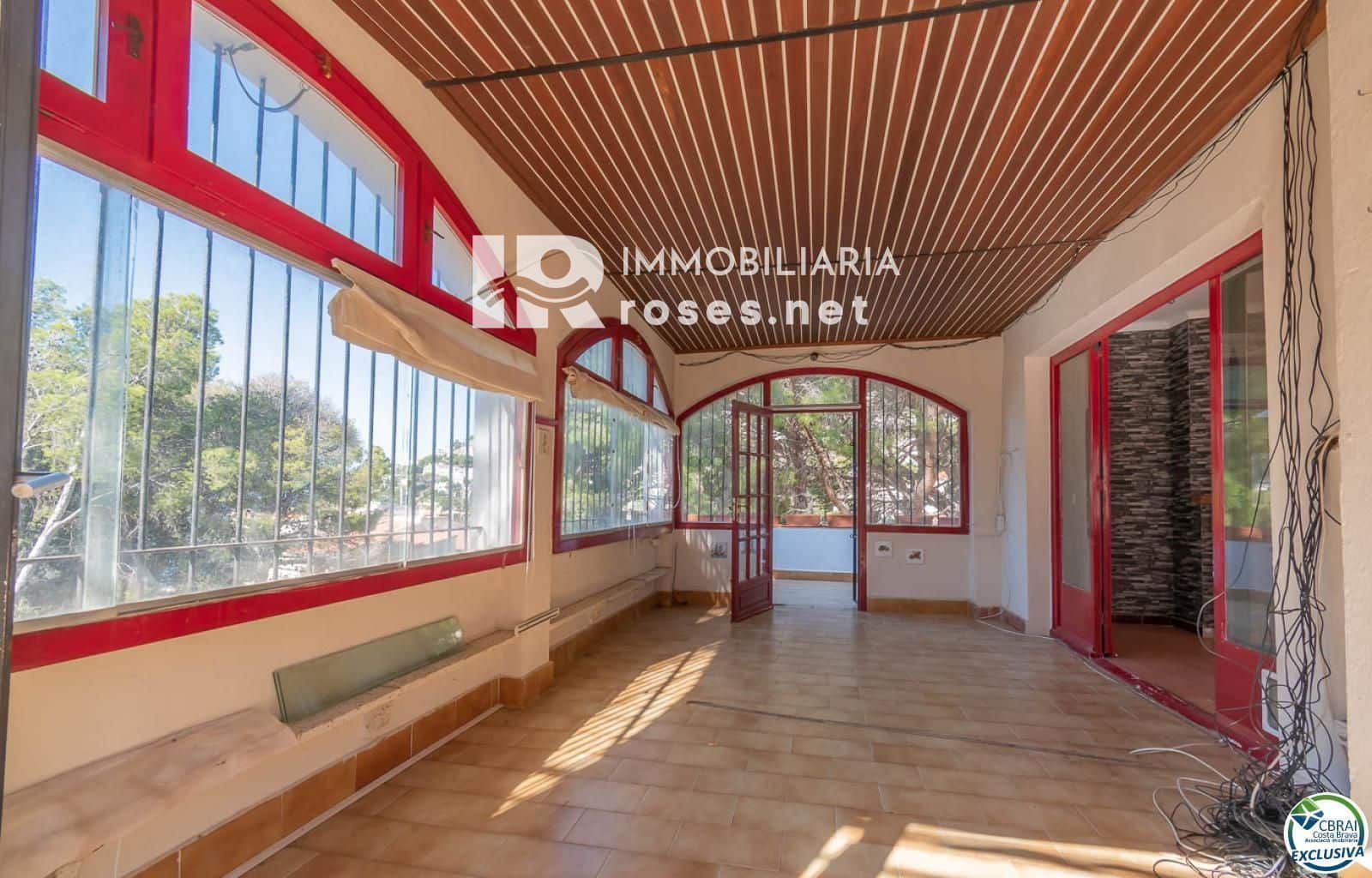 Chalet de 4 habitaciones en Roses en venta con garaje - 645.000 € (Ref: 9449335)