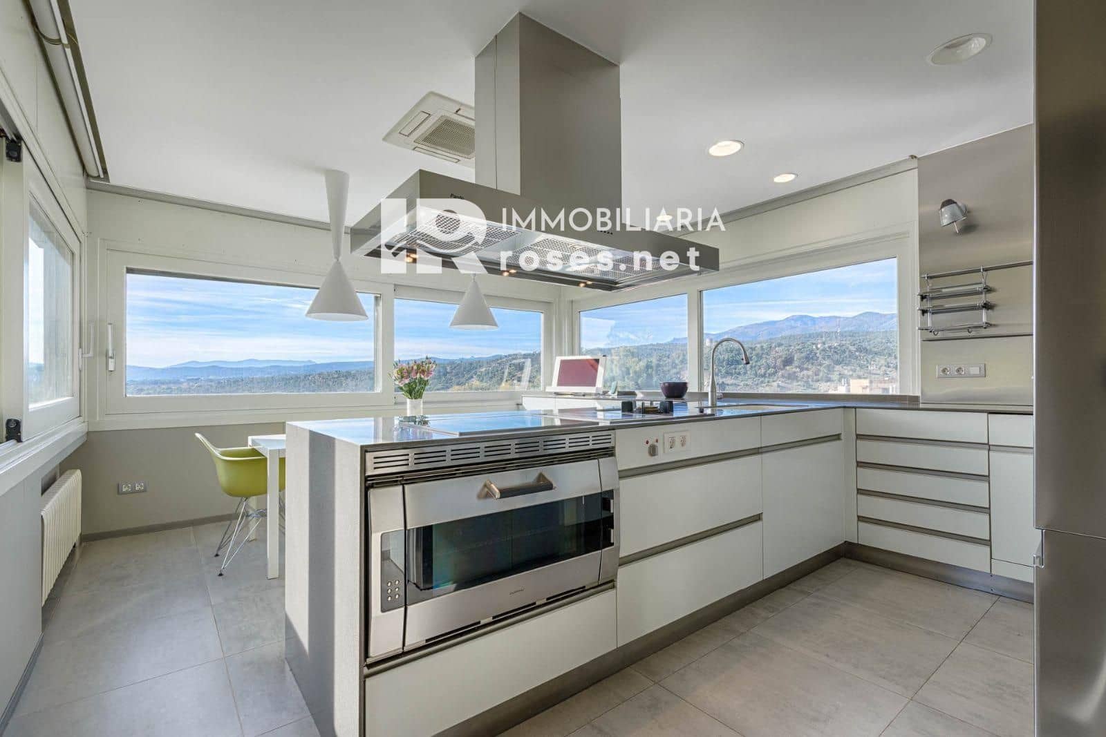 5 bedroom Villa for sale in La Jonquera with pool garage - € 890,000 (Ref: 9453434)