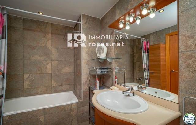 2 slaapkamer Flat te koop in Empuriabrava, Castelló d'Empúries - € 163.000 (Ref: 9481365)