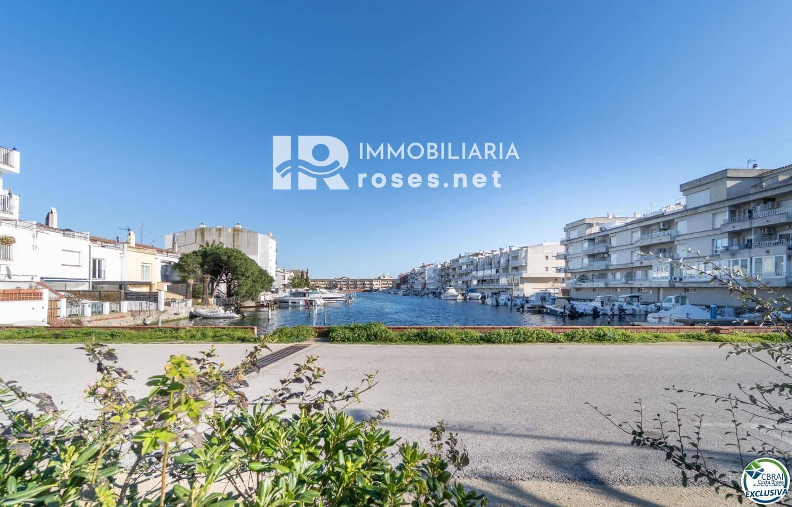 4 makuuhuone Omakotitalo myytävänä paikassa Empuriabrava mukana 
autotalli - 455 000 € (Ref: 9495305)