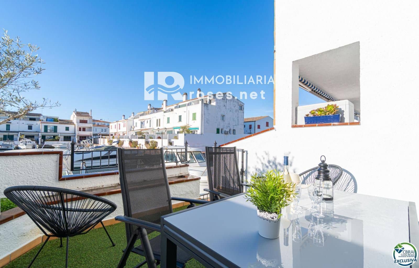 4 makuuhuone Omakotitalo myytävänä paikassa Empuriabrava mukana 
autotalli - 455 000 € (Ref: 9495305)