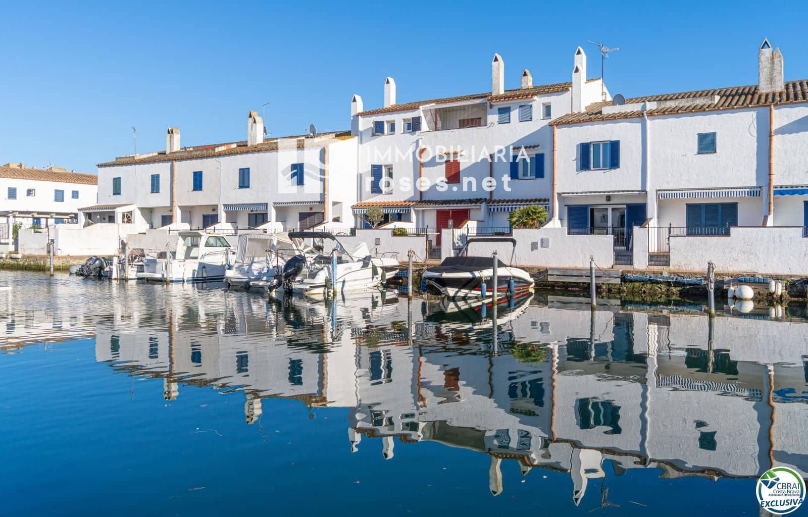 4 makuuhuone Omakotitalo myytävänä paikassa Empuriabrava mukana 
autotalli - 455 000 € (Ref: 9495305)